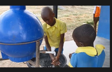 July 28 th, 2022　A picture of children in Kenya washing their hands